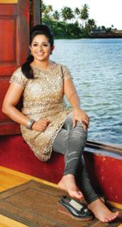Kavya Madhavan feet photo thumbnail