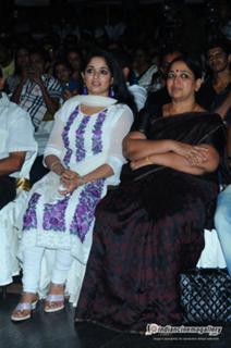 Kavya Madhavan feet photo thumbnail