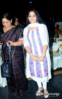 Kavya Madhavan feet photo thumbnail