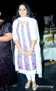 Kavya Madhavan feet photo thumbnail