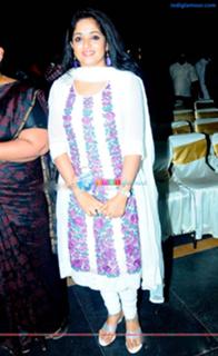 Kavya Madhavan feet photo thumbnail