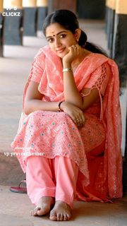 Kavya Madhavan feet photo 7