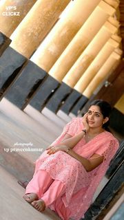 Kavya Madhavan feet photo 6