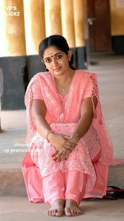 Kavya Madhavan feet photo 3