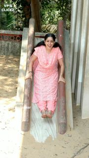 Kavya Madhavan feet photo 2