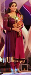 Kavya Madhavan feet photo thumbnail