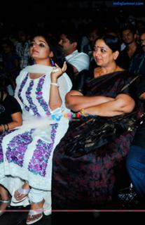 Kavya Madhavan feet photo thumbnail