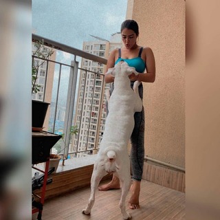 Kavya Thapar feet photo 9