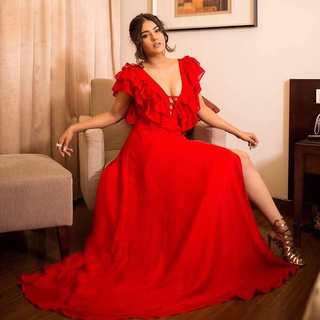 Kavya Thapar feet photo 8