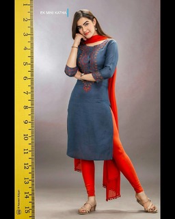 Kavya Thapar feet photo 7