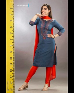 Kavya Thapar feet photo 6