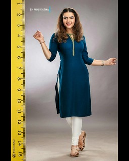 Kavya Thapar feet photo 5