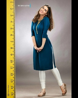 Kavya Thapar feet photo 4