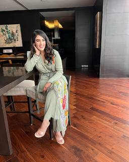 Kavya Thapar feet photo 13