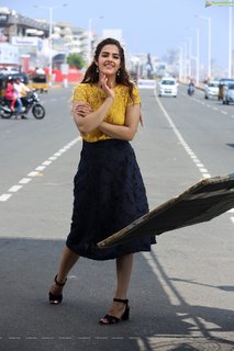 Kavya Thapar feet photo 16