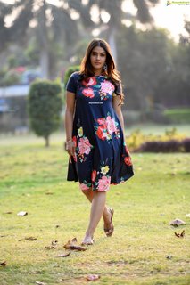 Kavya Thapar feet photo 12