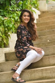 Kavya Thapar feet photo 5