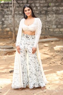 Kavya Thapar feet photo 1