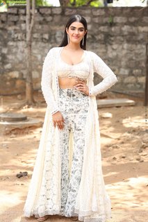 Kavya Thapar feet photo 20