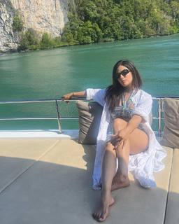 Kavya Thapar feet photo 16