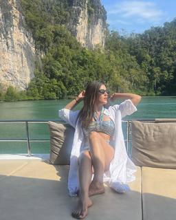 Kavya Thapar feet photo 11
