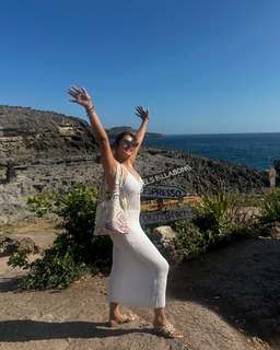 Kavya Thapar feet photo 12