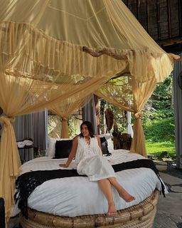 Kavya Thapar feet photo 11