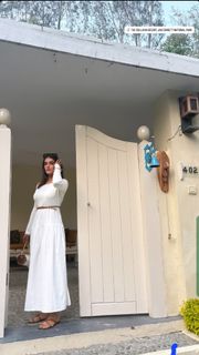 Kavya Thapar feet photo 6