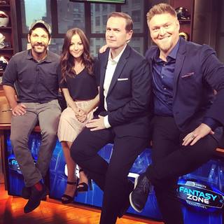 Kay Adams feet photo thumbnail
