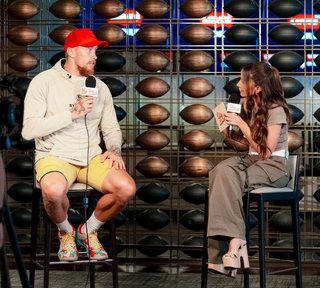Kay Adams feet photo thumbnail
