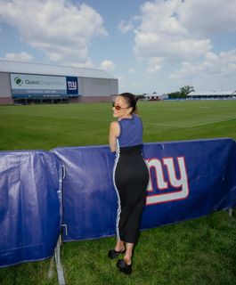 Kay Adams feet photo thumbnail