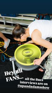 Kay Adams feet photo thumbnail