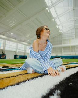 Kay Adams feet photo thumbnail