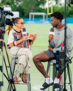 Kay Adams feet photo thumbnail