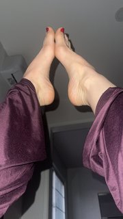 Kay Hansen feet photo thumbnail
