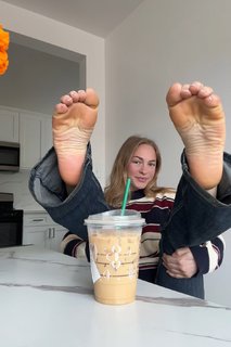 Kay Hansen feet photo thumbnail