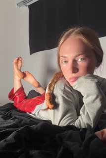 Kay Hansen feet photo thumbnail