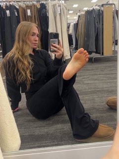 Kay Hansen feet photo thumbnail