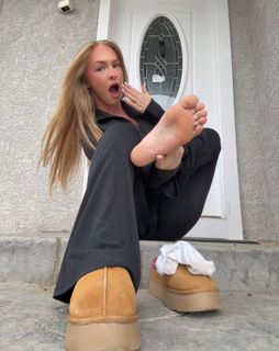 Kay Hansen feet photo thumbnail