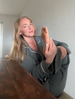 Kay Hansen feet photo thumbnail