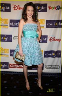 Kay Panabaker feet photo thumbnail