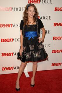 Kay Panabaker feet photo thumbnail