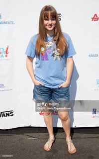 Kay Panabaker feet photo thumbnail