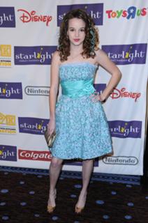 Kay Panabaker feet photo thumbnail