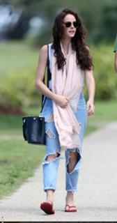 Kaya Scodelario feet photo thumbnail