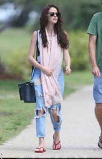 Kaya Scodelario feet photo thumbnail