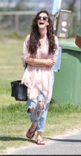 Kaya Scodelario feet photo thumbnail