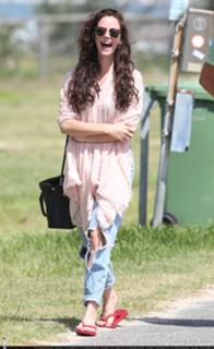 Kaya Scodelario feet photo thumbnail