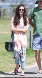 Kaya Scodelario feet photo thumbnail
