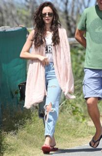 Kaya Scodelario feet photo thumbnail